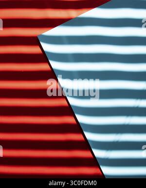 Sfondo estivo a righe rosse e blu Foto Stock
