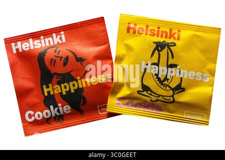 Pacchetto di Helsinki Happiness Cookies isolati su sfondo bianco - biscotti della fortuna progettati per condividere la saggezza finlandese e promuovere la felicità Foto Stock