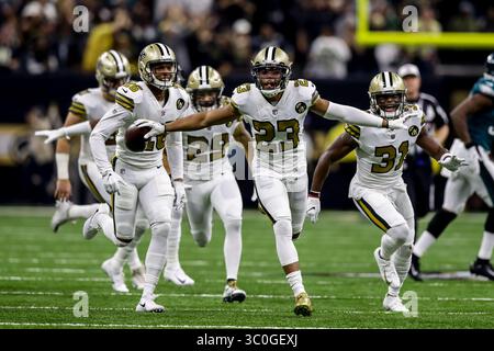 18 novembre 2018: Il cornerback dei New Orleans Saints Marshon Lattimore (23) celebra un intercetto contro il quarterback dei Philadelphia Eagles Carson Wentz (11) nel primo tempo al Mercedes-Benz Superdome di New Orleans, LOUISIANA. Stephen Lew/CSM(immagine di credito: &Copy; Stephen Lew/CSM tramite cavo ZUMA) Foto Stock