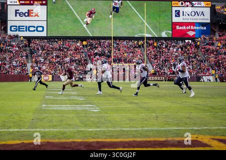 18 novembre 2018: Il quarterback dei Washington Redskins Colt McCoy (12) si sbatte durante la seconda metà della partita NFL tra gli Houston Texans e i Washington Redskins al FedExField di Landover, Maryland. Scott Taetsch/CSM(immagine di credito: &Copy; Scott Taetsch/CSM tramite cavo ZUMA) Foto Stock