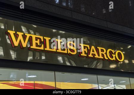 20 novembre 2018 - New York, NY, USA - una sucursal bancaria de Wells Fargo en Nueva York el 5 de enero de 2018. (Immagine di credito: © Richard B. Levine/Newscom via cavo ZUMA) Foto Stock
