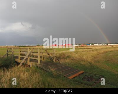 Sheerness, Kent, Regno Unito. 21 luglio 2025. Meteo nel Regno Unito: arcobaleno durante una tempesta a Sheerness, Kent. Crediti: James Bell/Alamy Live News Foto Stock