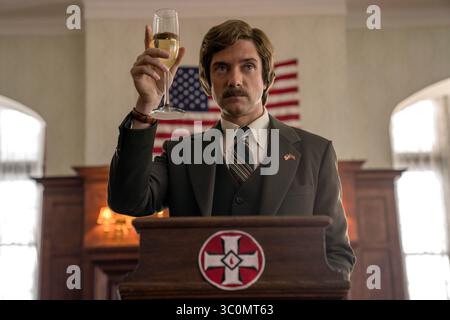 DATA DI USCITA: 10 agosto 2018 TITOLO: BlacKkKlansman STUDIO: Focus Features DIRECTOR: Spike Lee TRAMA: Ron Stallworth, un agente di polizia afroamericano del Colorado, è riuscito a infiltrarsi nel locale Ku Klux Klan ed è diventato il capo del capitolo locale. PROTAGONISTA: TOPHER GRACE S David Duke. (Immagine di credito: © Focus Features/Entertainment Pictures/ZUMAPRESS.com) Foto Stock