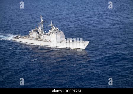 15 novembre 2018 - USS Stockdale, Mare delle Filippine - incrociatore missilistico guidato classe Ticonderoga della Marina statunitense USS Mobile Bay durante la pattuglia del 15 novembre 2018 nel Mar delle Filippine. (Immagine di credito: © Connor D. Loessin via ZUMA Wire) Foto Stock