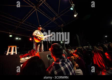 17 dicembre 2018 - Austin, Texas, USA - Granger Smith esegue uno spettacolo pop-up YEE YEE Merchandise in un Living Spaces ad Austin, Texas, il 17 dicembre 2018 (12/17/18). Foto di GRANGER SMITH. (Immagine di credito: © Michael Mullenix/ZUMA Wire) Foto Stock