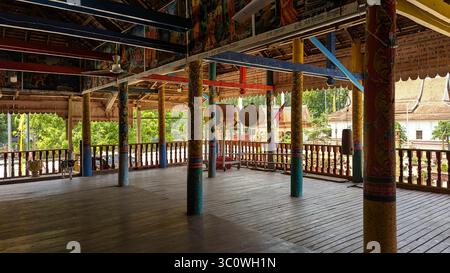 Kampong Cham, CAMBOGIA - 4 LUGLIO 2025: Pagoda Khmer nella provincia Foto Stock
