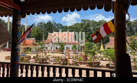 Kampong Cham, CAMBOGIA - 4 LUGLIO 2025: Pagoda Khmer nella provincia Foto Stock