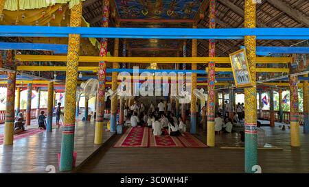 Kampong Cham, CAMBOGIA - 4 LUGLIO 2025: Pagoda Khmer nella provincia Foto Stock