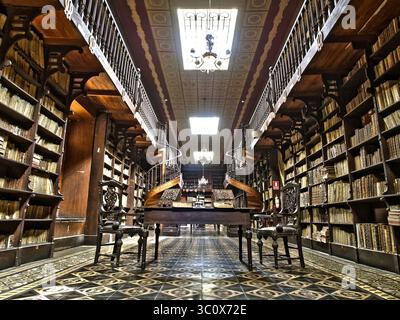 5 ottobre 2017 - Lima, Lima, Perù - Vecchia biblioteca presso il Monastero e museo di San Francisco a Lima, Perù (immagine di credito: © Carlos Garcia Granthon/ZUMA Wire) Foto Stock
