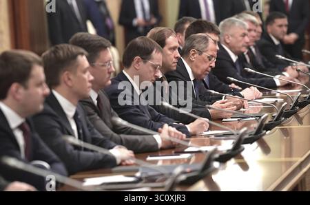 26 dicembre 2018 - Mosca, Russia - i membri del governo russo ascoltano il presidente Vladimir Putin durante l'incontro di fine anno con i leader e i funzionari governativi al Cremlino il 26 dicembre 2018 a Mosca, Russia. (Immagine di credito: © Kremlin Pool via ZUMA Wire) Foto Stock