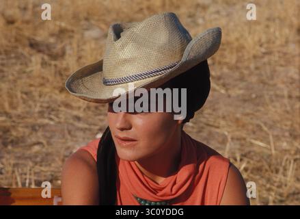 1960's - Exact Date Unknown - ROMY SCHNEIDER (23 settembre 1938, 29 maggio 1982) è stata un'attrice cinematografica nata a Vienna che aveva la cittadinanza tedesca e francese. Ha iniziato la sua carriera nel genere Heimatfilm tedesco nei primi anni '1950, quando aveva 15 anni. Dal 1955 al 1957 interpretò il personaggio centrale dell'imperatrice Elisabetta d'Austria nella trilogia austriaca Sissi. Schneider si trasferì in Francia dove realizzò film di successo e acclamati dalla critica con alcuni dei più importanti registi di quell'epoca.(Credit Image: © Globe Photos/ZUMAPRESS.com) Foto Stock