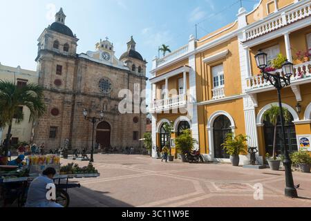 Iglesia de San Pedro Claver sulla piazza omonima a Cartagena, Colombia. Foto Stock