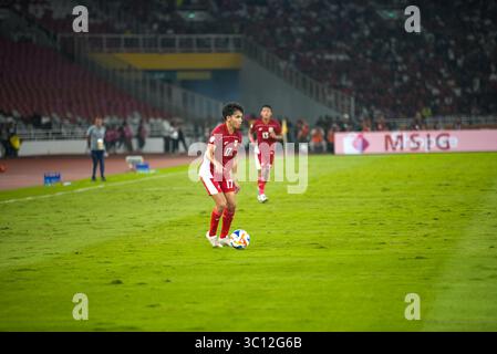 Giacarta, Indonesia, 21 luglio 2025 Victor Benjamin Dethan (17) durante il terzo giorno di incontro del gruppo A dell'ASEAN U23 Championship Mandiri Cup 2025 tra INDONESIA U23 e MALESIA U23 allo Stadion Utama Gelora Bung Karno, a Giacarta Indonesia, Credit Shaquille Fabri/Alamy Live News Foto Stock
