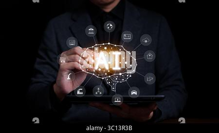 INTELLIGENZA artificiale o intelligenza artificiale. Uomo d'affari che tocca il cervello virtuale dell'intelligenza artificiale. Uso dell'intelligenza artificiale per aiutare le aziende e la vita quotidiana Foto Stock