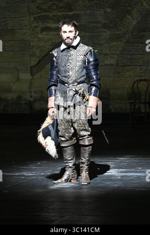 Festival d'Avignone NEL 2025 "le soulier de satin" (la pantofola di raso), dramma di Paul Claudel diretto da Eric Ruf, eseguito nel cortile del Palais des Papes il 19 luglio 2025 costumi di Christian Lacroix con la compagnia della Comédie-Francesca Alain Lenglet, Florence Viala, Coraly Zahonero, Laurent Stocker, Christian Gonon, Serge Bagdassarian, Suliane Brahim, Didier Sandre, Christophe Montenez, Marina Hands, Danièle Lebrun, Birane Ba, Sefa Yeboah, Baptiste Chabeles, Edith Proust e Fanny Barthod, Rachel Collignon, Gabriel Draper e Vincent Leterme, Aurélia Bonaque Ferrat, Ingrid Foto Stock