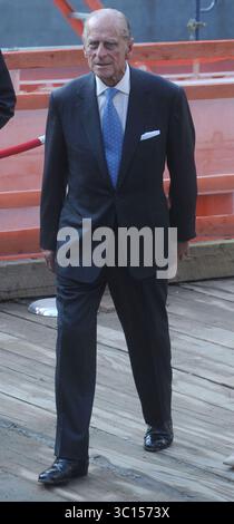 6 luglio 2010 - Manhattan, New York, Stati Uniti d'America - NEW YORK - 06 LUGLIO: La regina Elisabetta II viene accolta dal governatore di New York David Patterson mentre arriva al World Trade Center per rendere omaggio alle vittime degli attentati del 9/11 durante una visita a Ground Zero. Il 6 luglio 2010..persone: Principe Filippo duca di Edimburgo. (Immagine di credito: © SMG via ZUMA Wire) Foto Stock