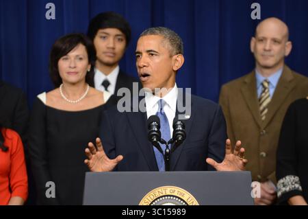 16 settembre 2013 - Washington, Distretto di Columbia, Stati Uniti - 16/9/13- la Casa Bianca - Washington DC. Il presidente Barack Obama risponde alle sparatorie al Navy Yard a Washington DC questa mattina. Il Presidente ha anche parlato in occasione del quinquennale della crisi finanziaria, discutendo dei progressi compiuti per far crescere l'economia. Era circondato da coloro che avevano beneficiato di vari programmi. (Immagine di credito: Christy Bowe/ZUMA Wire) Foto Stock