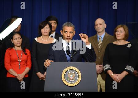 16 settembre 2013 - Washington, Distretto di Columbia, Stati Uniti - 16/9/13- la Casa Bianca - Washington DC. Il presidente Barack Obama risponde alle sparatorie al Navy Yard a Washington DC questa mattina. Il Presidente ha anche parlato in occasione del quinquennale della crisi finanziaria, discutendo dei progressi compiuti per far crescere l'economia. Era circondato da coloro che avevano beneficiato di vari programmi. (Immagine di credito: Christy Bowe/ZUMA Wire) Foto Stock