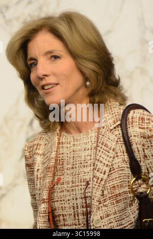19 settembre 2013 - Washington, Distretto di Columbia, Stati Uniti - 19/9/13- Capitol Hill- Washington DC..Caroline Kennedy va davanti al Comitato per le relazioni estere del Senato degli Stati Uniti per essere interrogata, in quanto stabiliscono se sarà la prossima ambasciatrice degli Stati Uniti in Giappone. (Immagine di credito: Christy Bowe/ZUMA Wire) Foto Stock