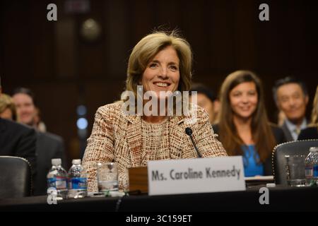 19 settembre 2013 - Washington, Distretto di Columbia, Stati Uniti - 19/9/13- Capitol Hill- Washington DC..Caroline Kennedy va davanti al Comitato per le relazioni estere del Senato degli Stati Uniti per essere interrogata, in quanto stabiliscono se sarà la prossima ambasciatrice degli Stati Uniti in Giappone. (Immagine di credito: Christy Bowe/ZUMA Wire) Foto Stock