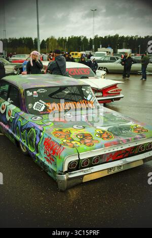 Auto d'epoca americana, colorata, Chevrolet Impala del 1964, in occasione di una riunione di auto, Retrofilter, Charlottenberg, Vaermland, Svezia Foto Stock