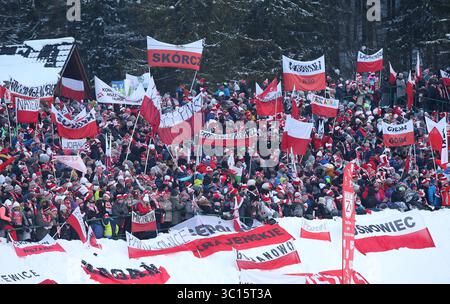 19 gennaio 2019 - Zakopane, Polonia - tifosi polacchi durante la gara a squadre della Coppa del mondo di salto con gli sci FIS a Zakopane. (Immagine di credito: © Damian Klamka/ZUMA Wire) Foto Stock