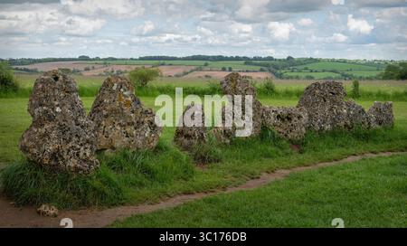 Le «Rollright Stones», pesantemente intemperie, circa 2500 a.C., Rollright Road, Little Rollright, Chipping Norton, Oxfordshire, Inghilterra Foto Stock