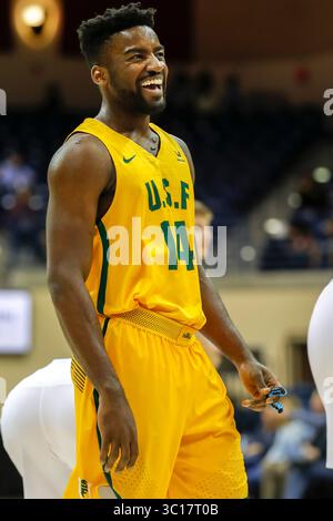 26 gennaio 2019: NCAA Basketball 2019: San Francisco vs San Diego 26 GENNAIO - San Francisco Dons Guard Charles Minlend (14) al Jenny Craig Pavillon di San Diego, California. Michael Cazares/Cal Sport Media (immagine di credito: &Copy; Michael Cazares/CSM tramite cavo ZUMA) Foto Stock