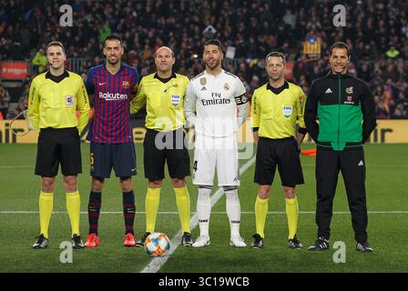 6 febbraio 2019 - Barcellona, BARCELLONA, Spagna - capitani e arbitri durante il campionato del Re spagnolo, partita di calcio tra Barcellona e Real Madrid, 6 febbraio, allo stadio Camp Nou di Barcellona, Spagna. (Immagine di credito: © AFP7 via cavo ZUMA) Foto Stock