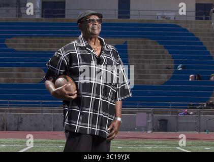 6 giugno 2017 - San Diego, CA, USA - l'ex running back dei Chargers Paul Lowe, presentato al vecchio Balboa Stadium nel settembre 2017, sta combattendo sfide sanitarie e finanziarie. (Immagine di credito: © John Gibbins/San Diego Union-Tribune/TNS via cavo ZUMA) Foto Stock