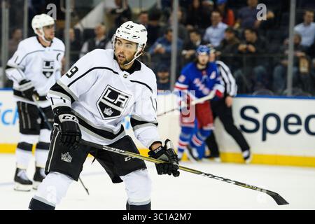 4 febbraio 2019: L'ala sinistra dei Los Angeles Kings Alex Iafallo (19) pattina durante la partita tra i New York Rangers e i Los Angeles Kings al Madison Square Garden di Manhattan, New York. I Los Angeles Kings sconfiggono i New York Rangers 4-3 ai tempi supplementari. Credito obbligatorio: Kostas Lymperopoulos/CSM (immagine di credito: &Copy; Kostas Lymperopoulos/CSM tramite filo ZUMA) Foto Stock