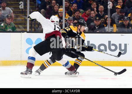 10 febbraio 2019; Boston, Massachusetts, Stati Uniti; i Boston Bruins hanno lasciato l'ala sinistra Peter Cehlarik (22 anni) e il difensore dei Colorado Avalanche Patrik Nemeth (12 anni) in azione durante una partita della NHL tra Colorado Avalanche e Boston Bruins al TD Garden. Boston ha vinto 2-1 ai supplementari. Anthony Nesmith/CSM(immagine di credito: &Copy; Anthony Nesmith/CSM tramite cavo ZUMA) Foto Stock