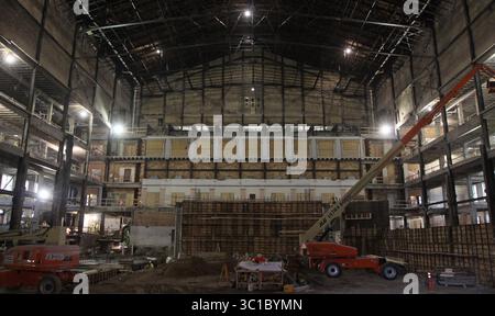 16 dicembre 2011 - Minneapolis, Minnesota, Stati Uniti - gli operai hanno iniziato a ricostruire l'interno del Northrop Auditorium, che è stato completamente rimosso durante il progetto di rivitalizzazione biennale. Funzionari universitari hanno dato ai media durante un tour dell'edificio il 12/16/11. /Star Tribune (immagine di credito: Bruce Bisping/Minneapolis Star Tribune/TNS via cavo ZUMA) Foto Stock