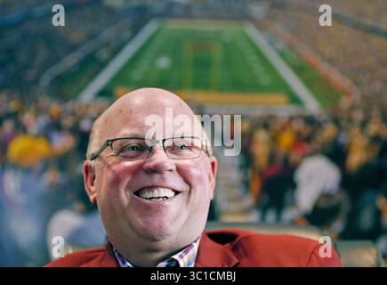 23 agosto 2015 - Minneapolis, Minnesota, Stati Uniti - Un ritratto dell'allenatore di football Jerry Kill dell'Università del Minnesota nel suo ufficio lunedì 24 agosto 2015 a Minneapolis, Minnesota. / (Immagine di credito: Jerry Holt/Minneapolis Star Tribune/TNS via cavo ZUMA) Foto Stock