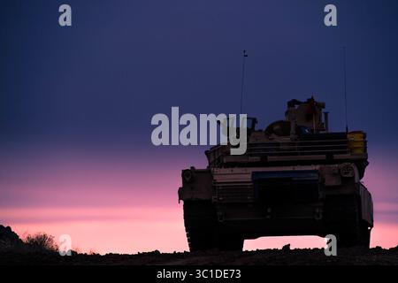 4 febbraio 2019 - boise, Idaho, Stati Uniti - compagnia Alpha, 2nd Battalion, 116th Cavalry Regiment, conduce tavolo sei qualifiche equipaggio carri armati 4 febbraio 2019, Orchard Combat Training Center. I soldati della Guardia Nazionale dell'Idaho si stanno preparando per la 116th Calvary Brigade Combat Team, prossima rotazione presso il National Training Center, Fort Irwin, California, verso la fine di quest'anno. (Immagine di credito: © U.S. Navy/ZUMA Wire/ZUMAPRESS.com) Foto Stock