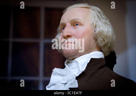 16 febbraio 2011 - St. Paul, Minnesota, Stati Uniti -- mercoledì 16 febbraio 2011 -- St Paul, Minn. -- Una statuetta di cera a grandezza naturale di George Washington che presta giuramento come primo presidente della nostra nazione il 30 aprile 1789 alla Federal Hall di New York è in mostra al Minnesota History Center dal 22 febbraio al 29 maggio. (Immagine di credito: Glen Stubbe/Minneapolis Star Tribune/TNS via cavo ZUMA) Foto Stock