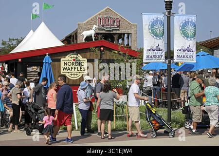23 agosto 2018 - Falcon Heights, Minnesota, Stati Uniti - la linea per i waffle nordici era intorno all'edificio nel mercato del West End giovedì mattina alla fiera. Il primo giorno della fiera dello stato del Minnesota... Heights, MN 08/23/2018. (Immagine di credito: Brian Peterson/Minneapolis Star Tribune/TNS via cavo ZUMA) Foto Stock