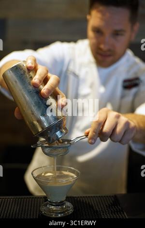 29 agosto 2018 - Crystal, Minnesota, Stati Uniti - il Boston Cream Pro-Mini ha vodka al pepe infuso a scatti con crema irlandese e cioccolato tedesco. Jack Link's e l'Hennepin Theater Trust hanno collaborato per aprire la Legend Lounge nell'ex spazio Solera su Hennepin Avenue. La lounge aprirà ad agosto 31. Richard (immagine di credito: Richard Tsong-Taatarii/Minneapolis Star Tribune/TNS via cavo ZUMA) Foto Stock