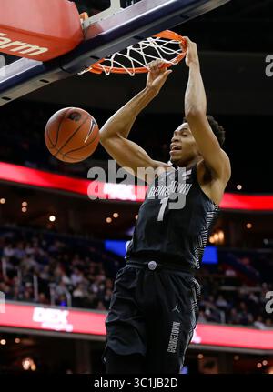 20 febbraio 2019: Georgetown Hoyas Guard/Forward (1) Jamorko Pickett sbatte durante una partita di pallacanestro maschile NCAA tra Georgetown Hoyas e Villanova Wildcats alla Capital One Arena di Washington D.C. Justin Cooper/CSM(Credit Image: &Copy; Justin Cooper/CSM via ZUMA Wire) Foto Stock