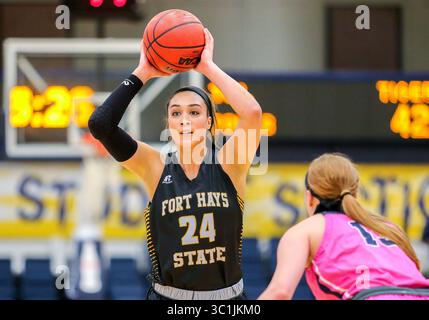 21 febbraio 2019: Tatyana Legette (24) cerca un compagno di squadra aperto durante una partita di basket tra i Fort Hays State Tigers e i Central Oklahoma Bronchos all'Hamilton Field House di Edmond, Oklahoma. Gray Siegel/CSM(immagine di credito: &Copy; Gray Siegel/CSM tramite cavo ZUMA) Foto Stock