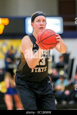 21 febbraio 2019: La guardia statale di Fort Hays Kacey Kennett (23) tenta un tiro libero durante una partita di basket tra i Fort Hays State Tigers e i Central Oklahoma Bronchos all'Hamilton Field House di Edmond, Oklahoma. Gray Siegel/CSM(immagine di credito: &Copy; Gray Siegel/CSM tramite cavo ZUMA) Foto Stock