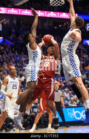 15 marzo 2019; Dazon Ingram (12) guardia di Alabama Crimson Tide va tra la guardia dei Kentucky Wildcats Ashton Hagans (2) e l'attaccante dei Kentucky Wildcats Reid Travis (22) durante una partita di campionato SEC tra Alabama Crimson Tide vs Kentucky Wildcats alla Bridgestone Arena di Nashville, TN (credito fotografico obbligatorio: Steve Roberts/Cal Sport Media) (Credit Image: &Copy; Steve Roberts/Cal Sport Media) Foto Stock