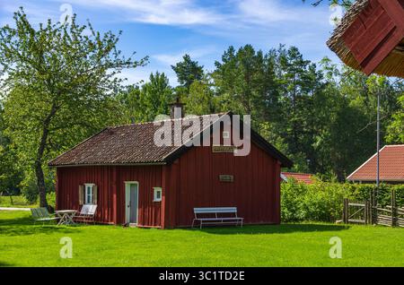 Case svedesi storiche tradizionali a Rada, Lidköping, Västergötland, Västra Götaland, contea di, Svezia. Foto Stock