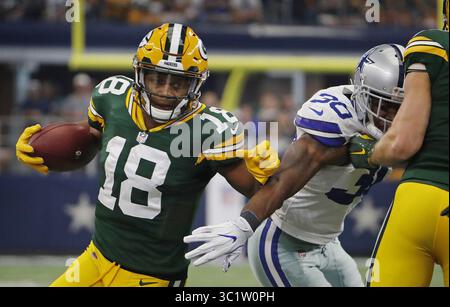 8 ottobre 2017 - Arlington, Texas, USA - il wide receiver dei Green Bay Packers Randall Cobb (18) gira intorno al cornerback dei Dallas Cowboys Anthony Brown (30) all'AT&T Stadium di Arlington, Texas, l'8 ottobre 2017. (Immagine di credito: © Paul Moseley/Fort Worth Star-Telegram/TNS via cavo ZUMA) Foto Stock