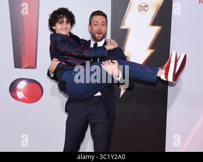 28 marzo 2019 - Hollywood, California, USA - 28 marzo 2019 - Hollywood, California. L'attore JACK DYLAN GRAZER e l'attore ZACHARY LEVI partecipano alla prima mondiale della Warner Bros Immagini e "Shazam!" di New Line Cinema Al TCL Chinese Theatre. (Immagine di credito: © Billy Bennight/ZUMA Wire) Foto Stock