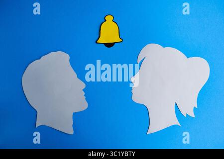 Notifica o avviso tra due persone Foto Stock