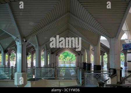 Come la Moschea Syakirin o la Moschea KLCC, la sala Hypostyle, Kuala Lumpur, Malesia, Asia Foto Stock