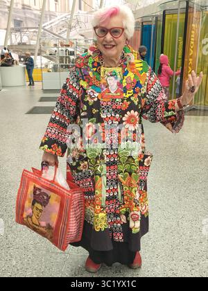 29 marzo 2019 - Memphis, Tennessee, Stati Uniti - l'artista SUE KREITZMAN lascia la mostra Frida Kahlo al Brooklyn Museum, Brooklyn, New York. (Immagine di credito: © Karen Focht/ZUMA Wire) Foto Stock