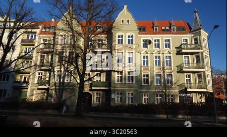 Edificio residenziale verde del XIX secolo a Szczecin, Polonia Foto Stock
