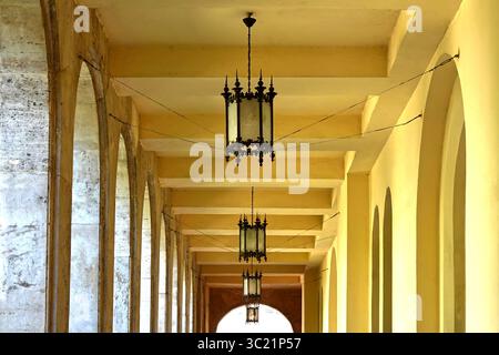 Arcade nella sinagoga di via Dohány, nota anche come grande sinagoga, Budapest, Ungheria, nel quartiere Erzsébetváros della città Foto Stock
